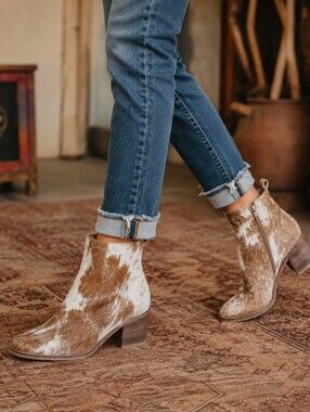 Myra Tan Brown White Calf Hair Leather Western Maximalist Boho Ankle Boots Sz 6
